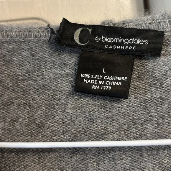 SOLD Bloomingdale’s 100% Cashmere Long Hoodie - Picture 2 of 6